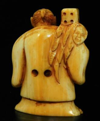 Various Japanese Taisho period netsuke, to include figure of a standing gentleman holding staff, 6cm H, etc. (9) - 12