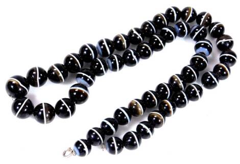 A bulls eye agate beaded necklace, with graduated design beads on a wire necklace, the largest bead 2cm W, the smallest 1.2cm W, 78cm L overall, 276.6g all in.