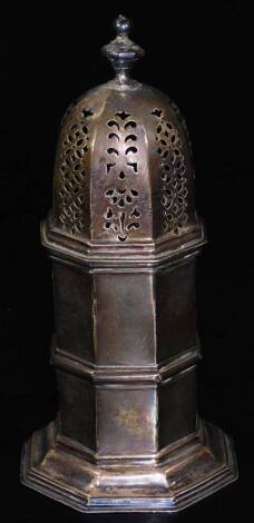 A Victorian silver sugar castor, the dome top with urn finial on octagonal base, Chester, probably 1899, 18cm H, 4oz.