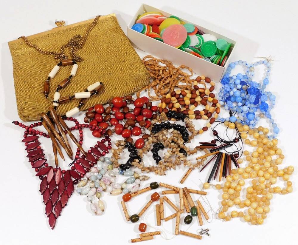 Lot - QTY OF VINTAGE BEADED PURSES & HANDBAG