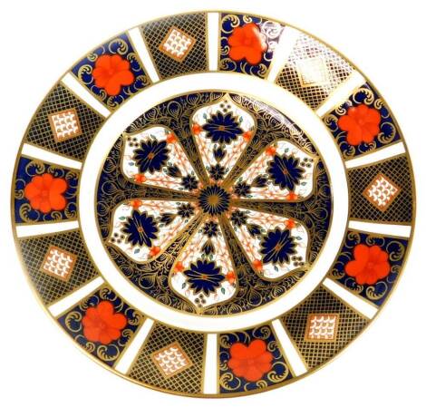 A Royal Crown Derby Imari pattern plate, No.1128 printed marks beneath, 22cm Dia.