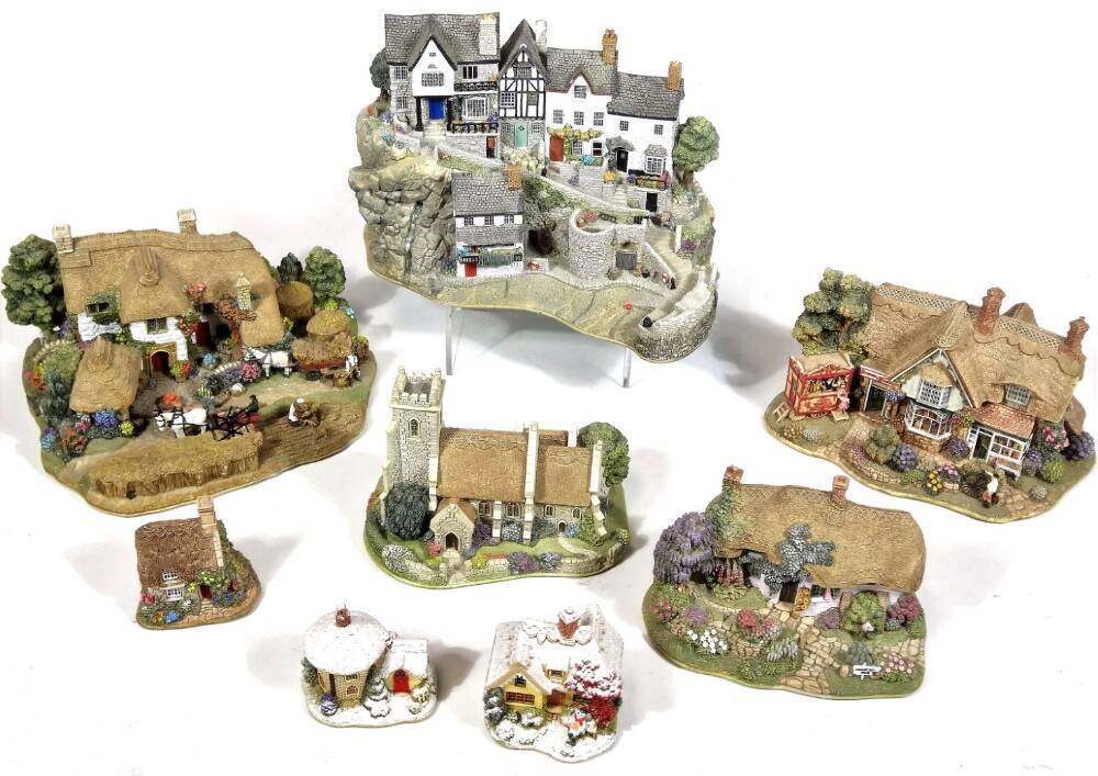 Various Lilliput Lane cottages, to include Clovelly battery