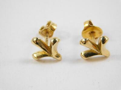 A pair of 18ct trefoil stud earrings, 2.5g. - 2