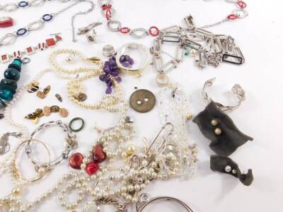 Silver and costume jewellery, including cuff links, simulated pearls, pins, bangles, rings, etc. (qty) - 3