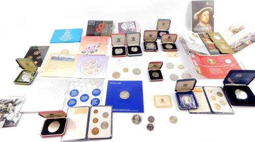 A silver proof Victorian Anniversary Crown 2001, 1995 and 1993 uncirculated coin collections, Millennium Coin, The Henry VIII brilliant uncirculated crown 2009, further commemorative coins, some boxed. (qty)