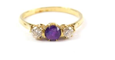 An 18ct gold diamond and amethyst three stone ring, diamonds approx 0.5cts, size R, 3.0g. - 2