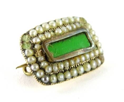 A Victorian memorial brooch, set with two rows of seed pearls, a memorial panel centre (AF), in yellow metal frame, unmarked, 2cm W. (AF)