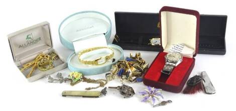 A quantity of modern costume jewellery and effects, to include ladies wristwatches, tie clip, cufflink's, gents wristwatch, ladies wristwatch, brooches, etc. (1 box)