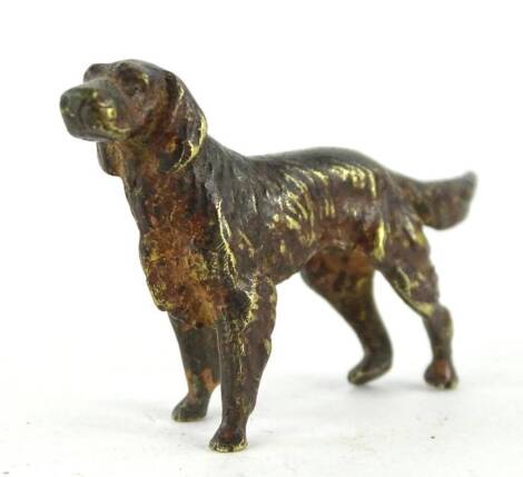 A cold painted bronze figure of a setter, in the manner of Bergman, 6cm L.