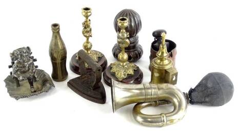 Miscellaneous metalware, to include a Lincoln Imp ashtray made by W. Gilbert of Lincoln, a brass portable oil lamp bearing the name 'Pigeon', a car horn with perished bellows, a pair of Lincoln Imp candlesticks, etc.