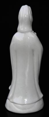 A Chinese blanc de chine porcelain figure, of a lady standing in flowing robes holding candle, on a shaped base (hollow), 15cm H. - 3