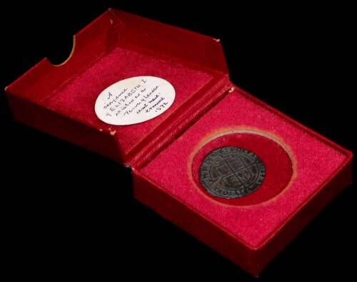 An Elizabeth I silver sixpence, Tower of London mint mark, 1572, 2.5cm Dia.