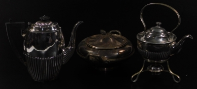 Various silver plated ware, to include a spirit kettle on stand, 28cm H, part service, serving dishes, etc. (a quantity) - 3