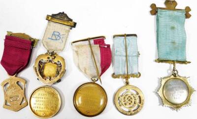 Various Masonic jewels, to include some silver examples, with ribbons, 4cm Dia. etc. (a quantity) - 4