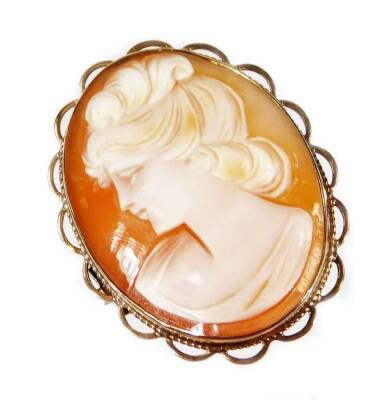 A shell cameo brooch, in 9ct gold pleated frame, with figure of a maiden, 2.5cm x 3cm, 7.1g all in.