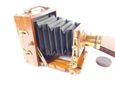 A 1900 BB Instantograph Patent mahogany and brass camera, by J Lancaster & Son, Birmingham, together with one mahogany plate, 15.5cm H. (2) - 2