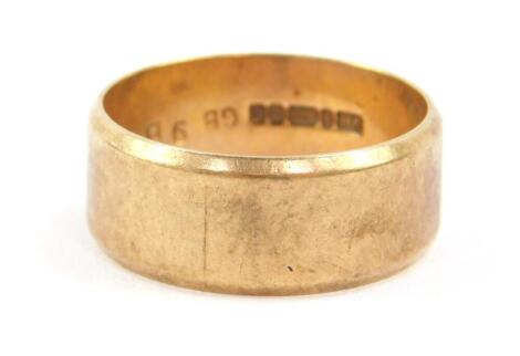 A 9ct gold wide wedding band, size U, 7.0g.