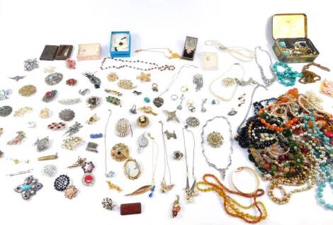 Silver and costume jewellery, including rings, pendants, paste set jewellery, beads, earrings and bangles, etc. (qty)