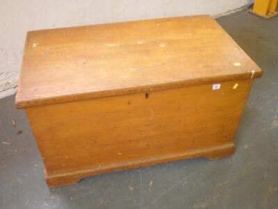 A Victorian scumbled pine blanket box