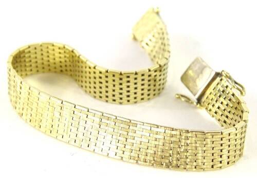A modern gold bracelet, of thirteen row articulated design, yellow metal, stamped 585, with slide in clasp and two clips, 20.5cm long overall, 28.7g all in.