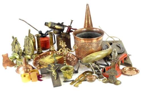 Miscellaneous metalware, to include an aesthetic style copper jardiniere, Arts & Crafts crumb tray, blow lamps, fire ornaments, etc.