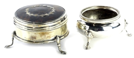 An early 20thC silver tortoiseshell and pique trinket box, the circular hinged lid enclosing a padded interior, and a silver salt, the salt 1½oz. (2)