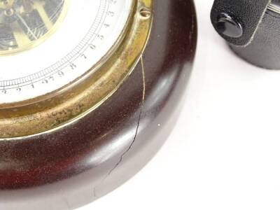 An aneroid barometer in Bakelite case (AF) and a set of stirrup cups. - 2