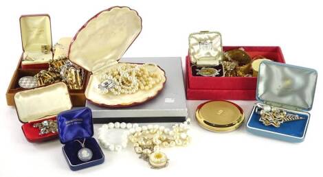 A quantity of modern costume jewellery and effects, beaded necklaces, bangles, trinket boxes, bracelets, etc. (1 box)