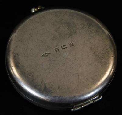 A George V Art Deco enamel and silver patch box, of circular form with orb clasp opening and mirrored interior, 5cm Dia. 1.2oz all in. (AF) - 3