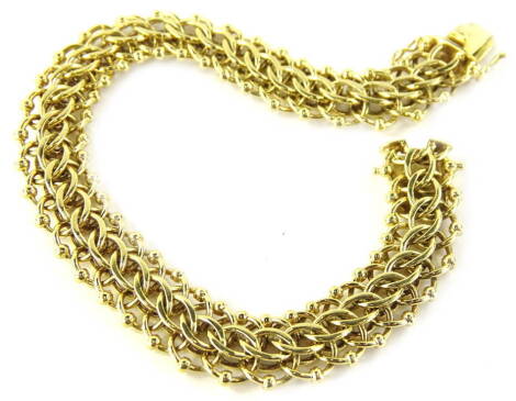 A modern fancy link bracelet, formed with triple hoop links, with double clip clasp, yellow metal, stamped 750, 44.5g, 21cm L.