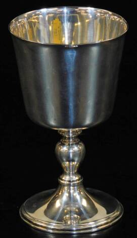 An Elizabeth II silver goblet, makers Wakely & Wheeler, with plain shaped bowl on a knopped stem, , London 1965, 12.2cm H, 6.13oz.