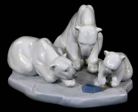 A Lladro figure group polar bears, no. 1443, printed and impressed marks beneath, 10cm H.