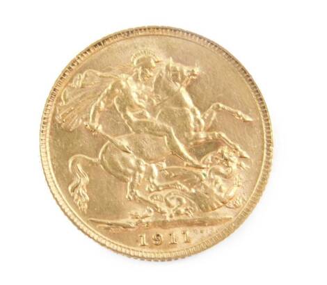 A George V gold sovereign 1911, 8.0g.