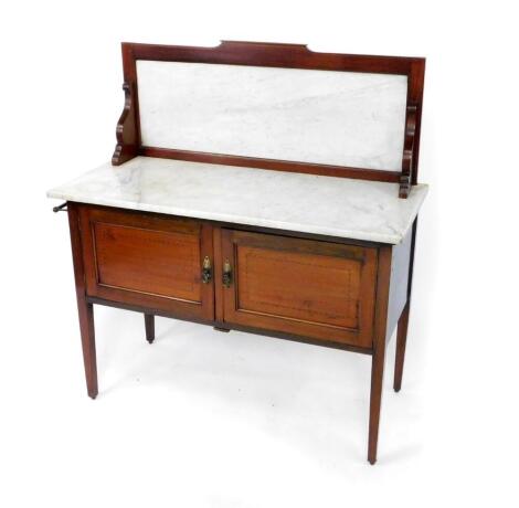 An Edwardian mahogany and line inlaid washstand, with a white marble inset splash back and top, raised above two cupboard doors, on tapering square legs and brass feet, 117cm H, 109.5cm W, 46cm D.