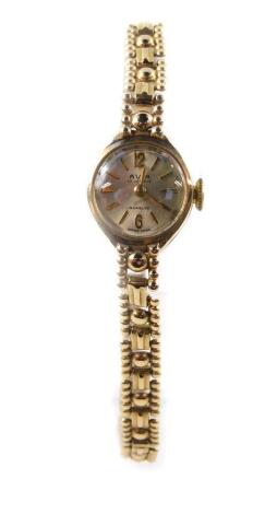 An Avia lady's 9ct gold cased wristwatch, circular champagne dial bearing Arabic numerals at 12 and 6, Swiss seventeen jeweled Incabloc movement, on a fancy link strap, 11.4g all in.