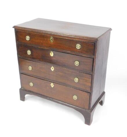 A George III mahogany chest of drawers, with four long graduated drawers, raised on bracket feet, 92cm H, 93cm W, 45cm D.