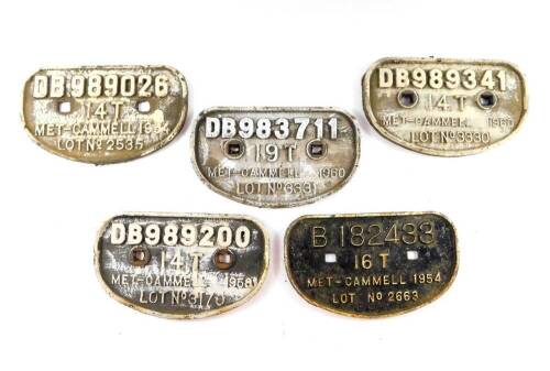 Five Mete-Kammell cast iron railway wagon plates, comprising B12433 16T Mete-Kammell 1954 Lot No 2663., DD989200 14T Mete-Kammell 1958 Lot No 3170., DB983711 19T Mete-Kammell 1960 Lot No 3331., DB98934 14T Mete-Kammell 1960 Lot No 3330., and DB98026 14T M