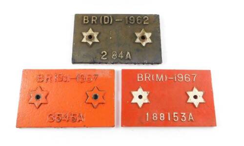 Three cast iron railway wagon plates, comprising BR (M) - 1967 188153A, BR (D) 1962, 284A, and BR (SC) 1967 354A.