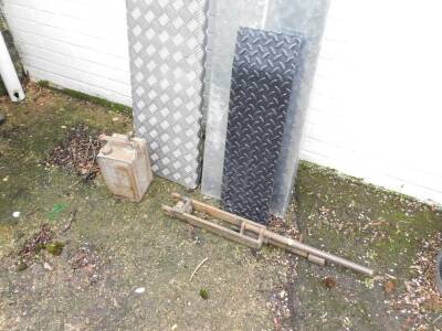 Four chequer plate metal car ramps, oil can, part of a car jack. (6) - 2