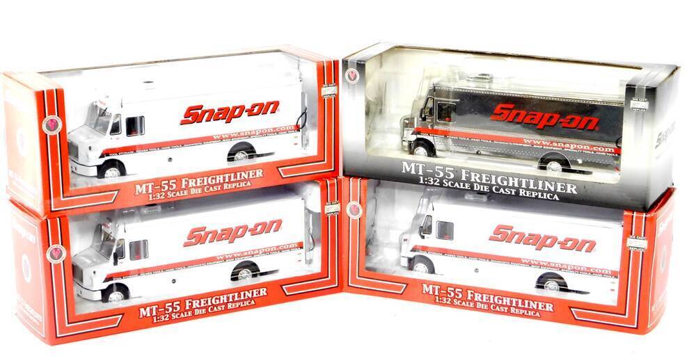 Snapon MT-55 1:32 FREIGHTLINER限定品 Snap-on MT-55 Freightliner - メルカリ
