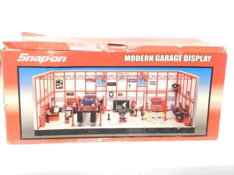 A Snap-On model garage display, diorama, 1:24 scale, boxed.