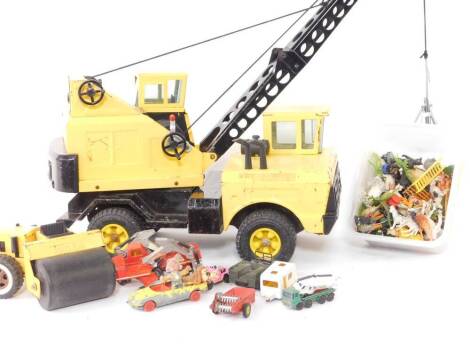 A Tonka die cast excavator truck, Tonka Road Roller, Classic Farm and Zoo Animals, play worn die cast vehicles, etc. (qty)