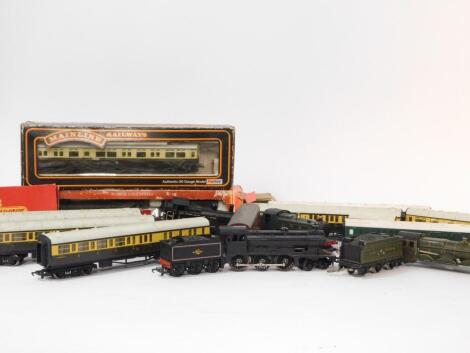 OO gauge locomotives and various rolling stock, to include Hornby Railways GWR Hall Class Hagley Hall locomotive, green Great Western livery, 4-6-0, boxed., coaches, etc. (qty)