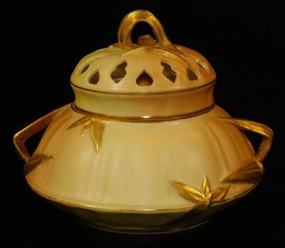 A Royal Worcester blush ivory bulbous potpourri vase and cover, decorated with flowerheads , shape code 1326, c1907, 10cm H. - 3