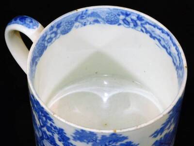 An early 19thC small pottery tankard, printed in blue and white with a thatched cottage pattern, c1825, 7.5cm H. (chip to foot rim) - 4