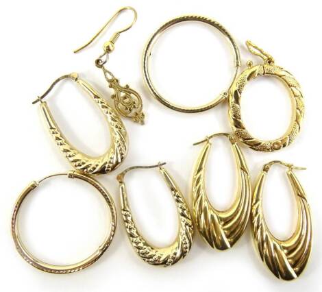 Various 9ct gold earrings, comprising a pair of hoops with twist design, a plain design pair of hoops, two single earrings, and a further pair of fan type design hoop earrings, 10.7g all in.