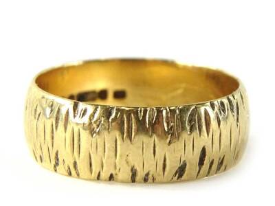 A 9ct gold wedding band, with a etched design, ring size T½, 5g all in.