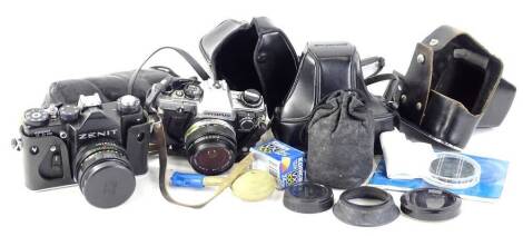 Various cameras and associated equipment, to include Olympus with om-system Zuiko mc auto-w 1:2.8 lens, 10cm H, in fitted case, a Zenith TTL, various other lenses, other equipment, etc. (a quantity)