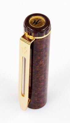 A Waterman Expert fountain pen, in textured brown and gilt colours, with pierced gilt clip, banding with nip stamped M, 14cm W. - 3