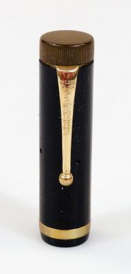 A Parker Duofold Lucky Curve fountain pen, in black with gilt banding and clip, with named nib, marked 14k, 15cm W. - 3